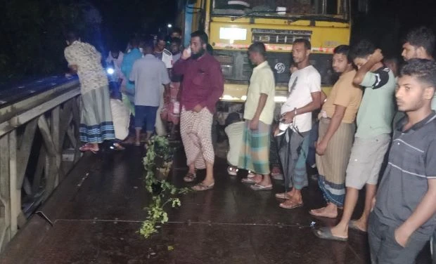 বেইলি ব্রিজ ভেঙে বরিশাল-নেছারাবাদ (স্বরূপকাঠি)-এর সঙ্গে সড়ক যোগাযোগ বন্ধ